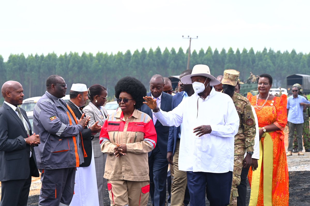 StateHouseUg's tweet photo. President @KagutaMuseveni has this morning officiated the groundbreaking of the Kampala Storage Terminal (KST) in Namwabula, Mpigi District.

The facility will store up to 320 million litres of petroleum products, boosting Uganda’s fuel storage and supply capacity.

Wholly owned and operated by @UNOC_UG, the terminal is a vital addition to Uganda’s petroleum value chain.
