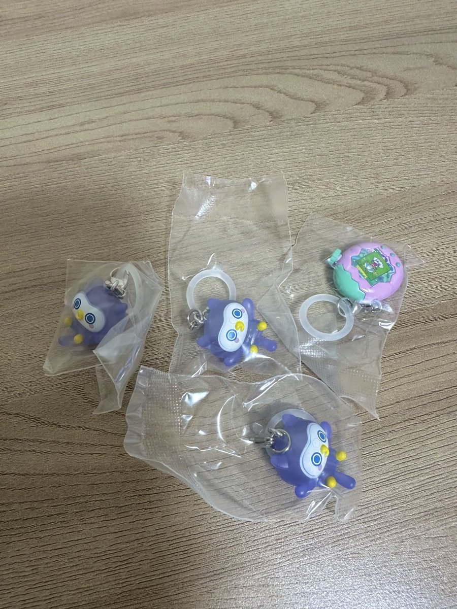 change8585's tweet photo. たまごっち めじるしアクセサリー Tamagotchi Paradise

【譲】たまパラ ピンク・ほーほっち
【求】定価＋送料

都内手渡しor郵送を希望しております。
お気軽にお声がけください。

#たまごっち #めじるしアクセサリー #めじるし https://t.co/TgAP6gzLSs