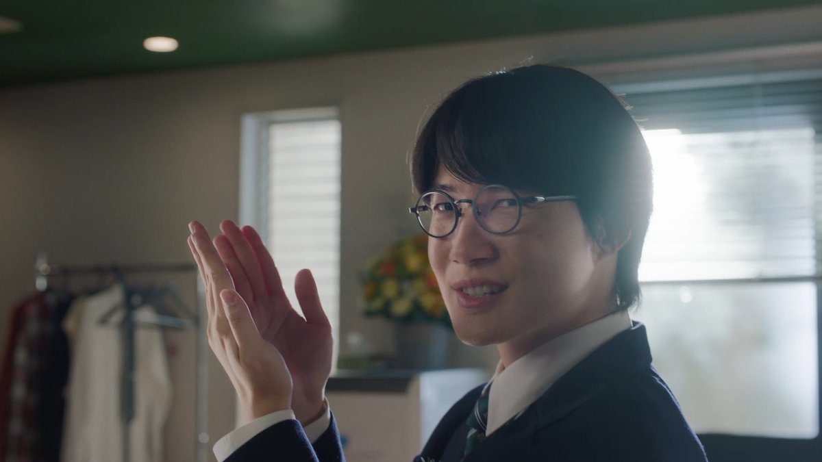 oricon's tweet photo. 神木隆之介＆菅田将暉、au新CMで共演❗️
《高杉くん》と《鬼ちゃん》が本人役で登場
「やっていいんだこれ…」
⠀
大の仲良しな2人が
2人にしかわからないトーク展開📽️
「常につながってますからね、我々は」
https://t.co/Vi7xDcDhnW
⠀
 『高杉くんと鬼ちゃんの楽屋メイク中』篇 https://t.co/XdjyDKefLG