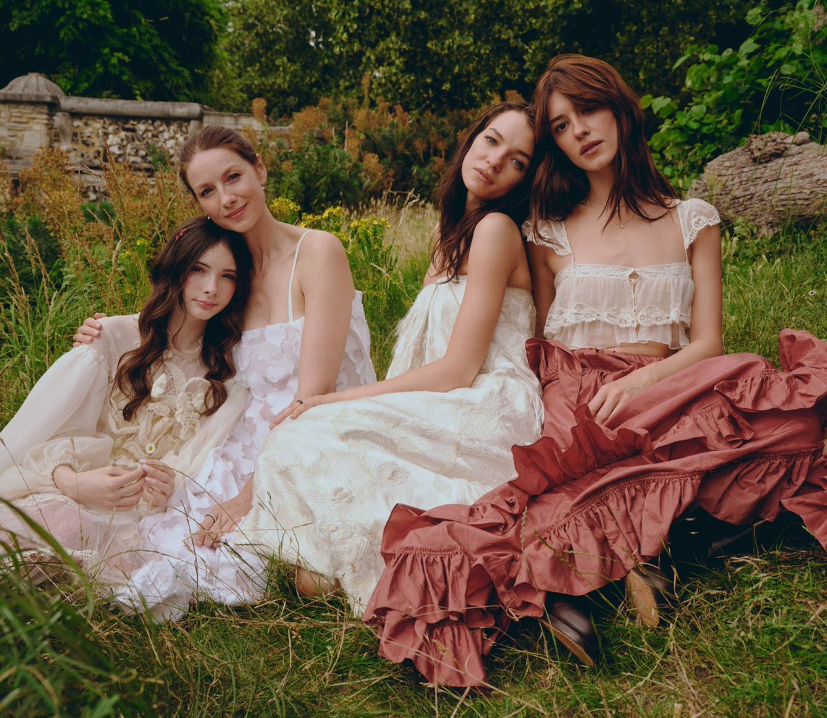 daisyejsource's tweet photo. Daisy Edgar-Jones, Esmé Creed-Miles, Caitriona Balfe and Bodhi Rae Breathnach photographed by Charlotte Hadden for Sense and Sensibility. https://t.co/JuWuMLexVl
