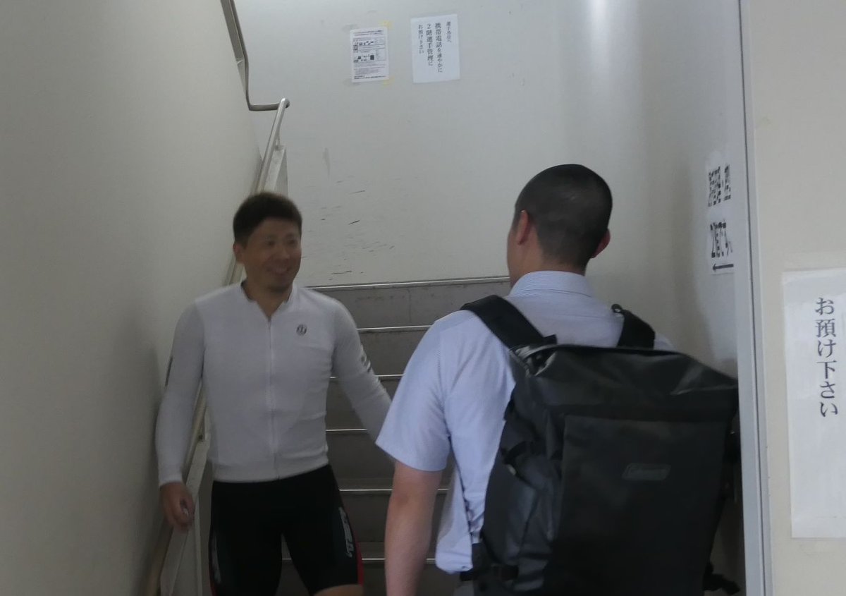 tokyosportsmid's tweet photo. 【#富山競輪 #共同通信社杯競輪】
前検日は、#町田太我 を見て驚く #深谷知広 と、考え込む #郡司浩平 がいた。選手コメントはオッズパークで！
https://t.co/zxgLNIRSZv
#オッズパークで競輪 https://t.co/tQzmUYjFah
