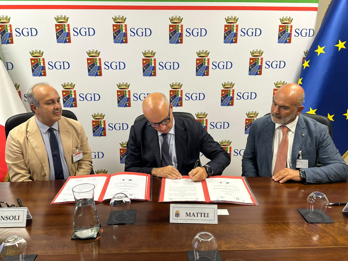 segredifesa's tweet photo. Nell’ambito del Progetto “Sbocchi Occupazionali”, firmata una nuova convenzione fra #Segredifesa, @Assarmatori1 e #Confitarma. L’iniziativa rientra nelle attività della #Difesa per il ricollocamento del personale volontario congedato. Scopri di più: https://t.co/SGrIgLSi4v https://t.co/NKJw3euBCC