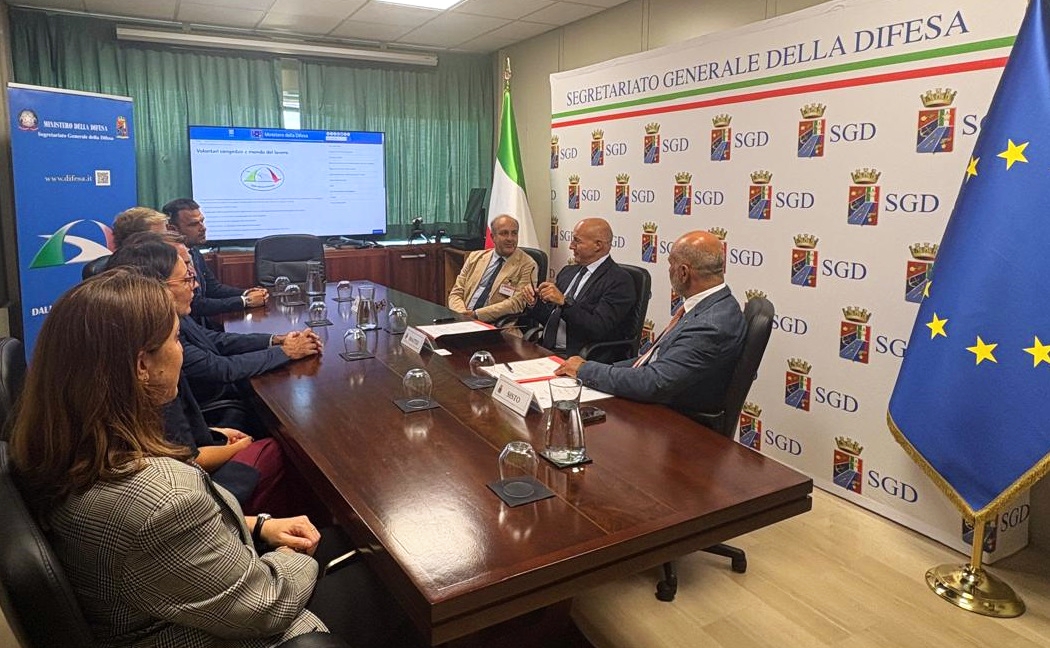 segredifesa's tweet photo. Nell’ambito del Progetto “Sbocchi Occupazionali”, firmata una nuova convenzione fra #Segredifesa, @Assarmatori1 e #Confitarma. L’iniziativa rientra nelle attività della #Difesa per il ricollocamento del personale volontario congedato. Scopri di più: https://t.co/SGrIgLSi4v https://t.co/NKJw3euBCC
