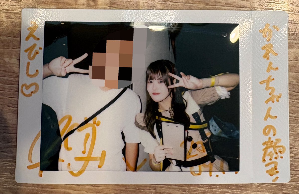 hapgoaro_love's tweet photo. りなちゃんに初めましてしました！
かれんちゃん居ないから誰に行こうか悩んでたのが顔に出てたのか顔つきでバレたみたいで💦
カラスクのステージで誰よりも目を引くキラキラしたりなちゃんが素敵です
初めての友達連れていくとりなちゃんに興味持ってくれる子多くて本当に嬉しい

#りなぴすにぴーす https://t.co/LIqowgEHxH