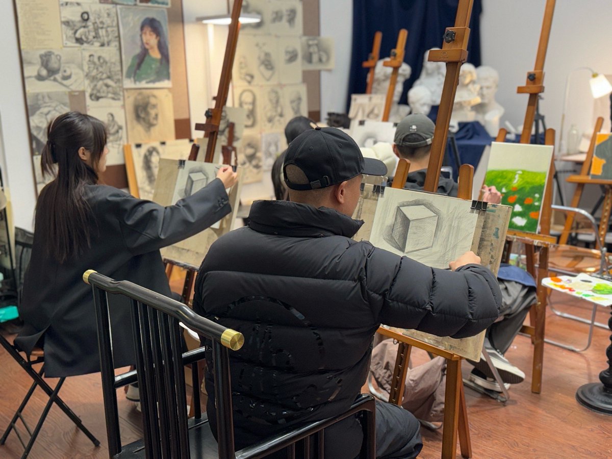 DVD78379206's tweet photo. Dive into 10 mins of color blending fun at our tiny studio pop-up—no experience needed, just curious hands! https://t.co/KveKKguDAQ