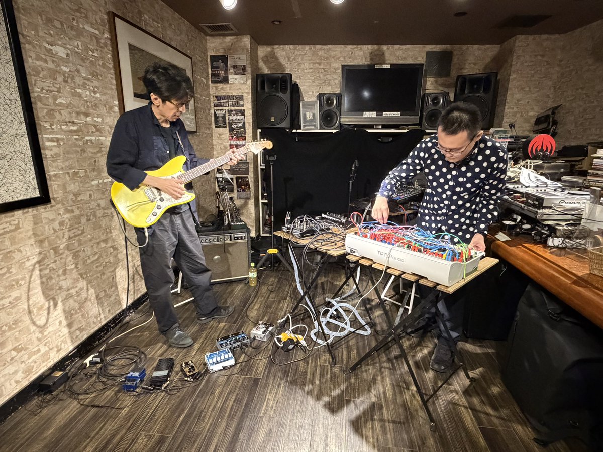 BarIsshee's tweet photo. 本日17日は益子樹+BAKUTAROU。

予約無しでも入場できます。

ライブは20時より投げ銭制です。 https://t.co/e6vHJ30ljT
