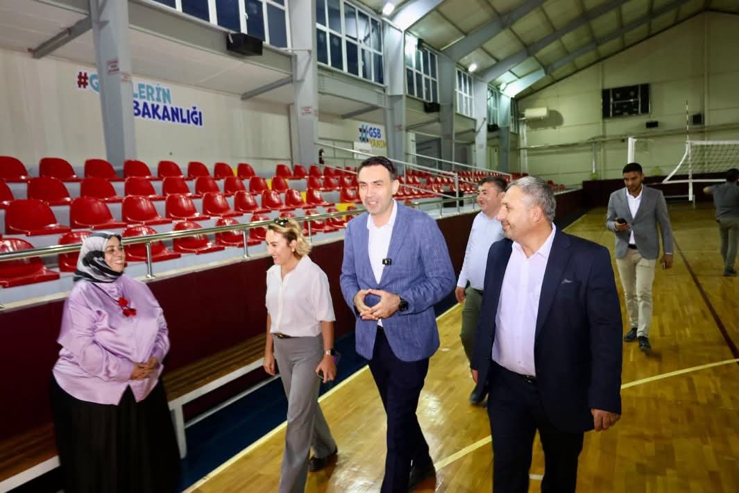 AkGulnar33's tweet photo. İl Başkanımız Sayın Adem ALDEMİR, İl Başkan Yardımcımız Sayın Ramazan TÜZÜN, İl Yönetim Kurulu Üyelerimiz, İlçe Başkanımız Sayın Ahmet ŞAHİN  ve teşkilatımızla Gülnar İlçe Spor Kompleksimiz ile yapımı devam eden Gençlik Merkezi inşaatımızda incelemelerde bulunduk.
@AdemAldemir33 https://t.co/KKsLK0l9t9