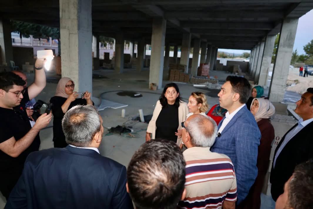 AkGulnar33's tweet photo. İl Başkanımız Sayın Adem ALDEMİR, İl Başkan Yardımcımız Sayın Ramazan TÜZÜN, İl Yönetim Kurulu Üyelerimiz, İlçe Başkanımız Sayın Ahmet ŞAHİN  ve teşkilatımızla Gülnar İlçe Spor Kompleksimiz ile yapımı devam eden Gençlik Merkezi inşaatımızda incelemelerde bulunduk.
@AdemAldemir33 https://t.co/KKsLK0l9t9