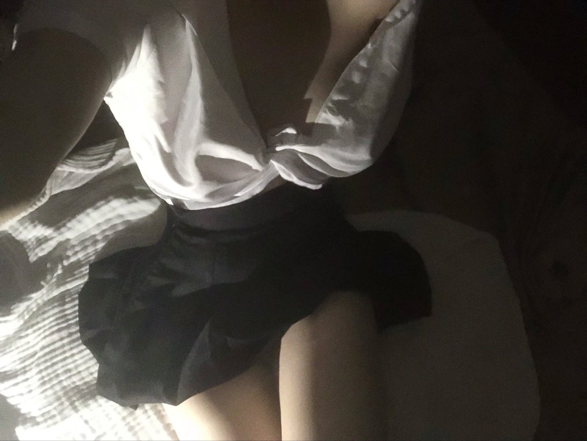 linyuwuu's tweet photo. 可是哥哥我还是个学生呀… https://t.co/k9KN7pdYJM