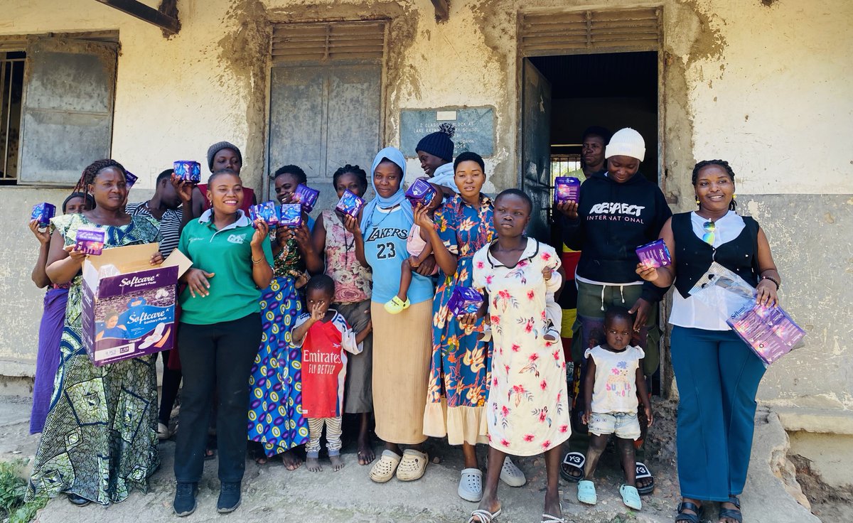 GreenHomeOrg's tweet photo. A young mother is not a lost dream!!

Let's stop judging and start supporting, let's encourage them, guide them, and remind them that they can still do better, become better and achieve their dreams. 
#ghowd #girlsfirstfund #youngmothers #girlseducation #kasese https://t.co/EoAiIHKzvh