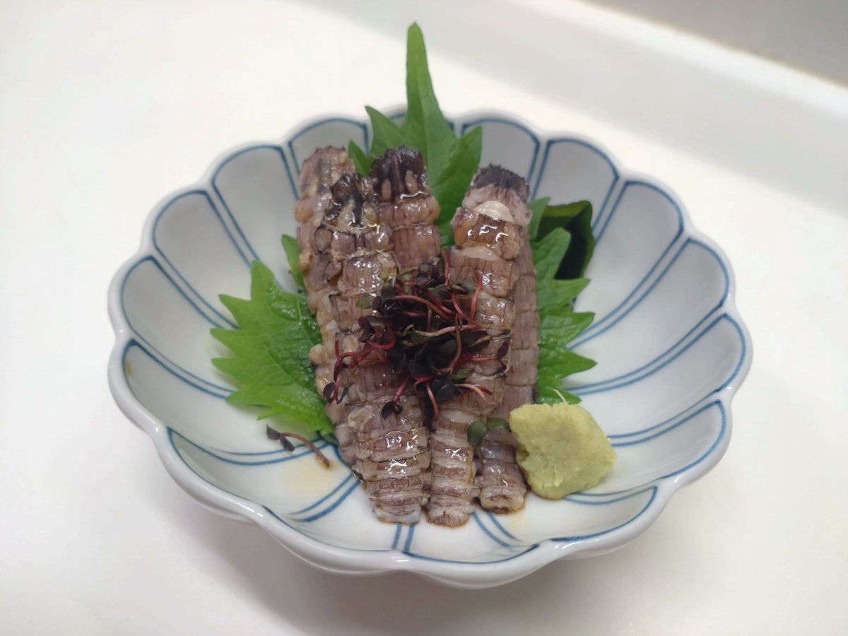 sJAiwtQPutjUBCX's tweet photo. 今日の駅前酒場

浜茹でシャコ
身が締まって甘みあって美味しや
シャコが食べれて感謝です

タカベ塩焼き
ググると「塩焼きの王者」とのこと
小ぶり身厚で、柔らか過ぎず硬すぎず旨いね〜
(写真撮るの忘れて箸を付けてしまった写真です)

今日も美味しかったです。ご馳走様でした！ https://t.co/I5Z4CvMYDC