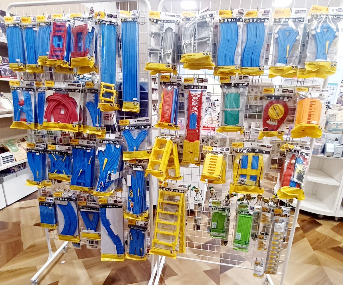 attrapiakashiwa's tweet photo. こんにちは👋😃
attrapiaモラージュ柏店です
🌟🌟プラレール大量入荷②🌟🌟
トーマスやトイ・ストーリーも登場❗🔥
レールも入荷したので、気になる方はぜひゲットしてください😁✨✨
#プラレール #トイ・ストーリー
#トーマス #TOMY #アトラピア
#attrapiaモラージュ柏 https://t.co/woSFkwuzS3