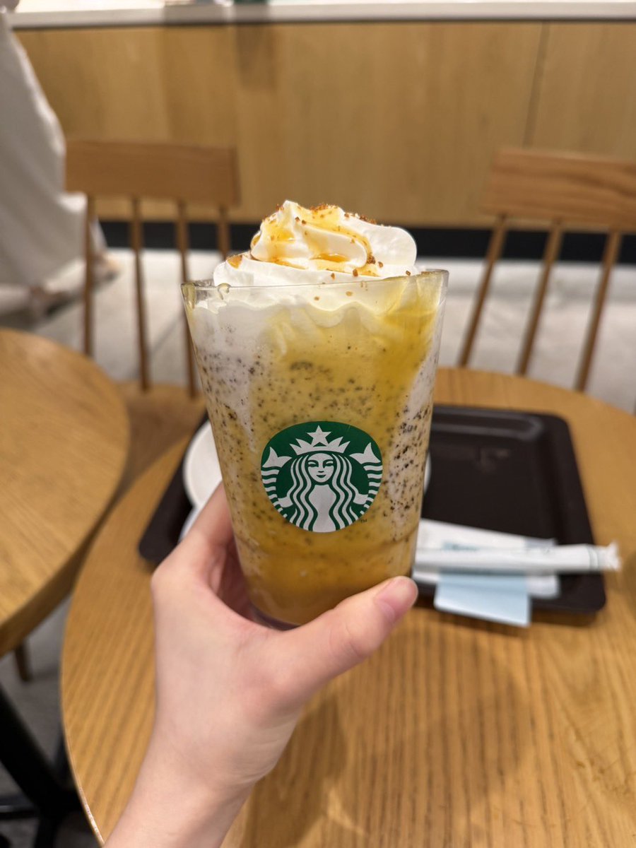Reinaebiyou's tweet photo. -5キロでテンション上がってスタバの芋フラペ飲める濃厚蜜芋パフェカスタム飲んじゃった🥹🥹🥹
美味しすぎてリピしたい..... https://t.co/O2DcFz4Wuj
