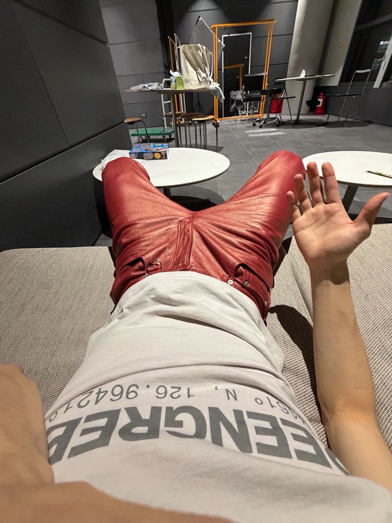 jjamimint's tweet photo. i miss when seonghyeon used to take pictures like these https://t.co/0xBDoi8HjA