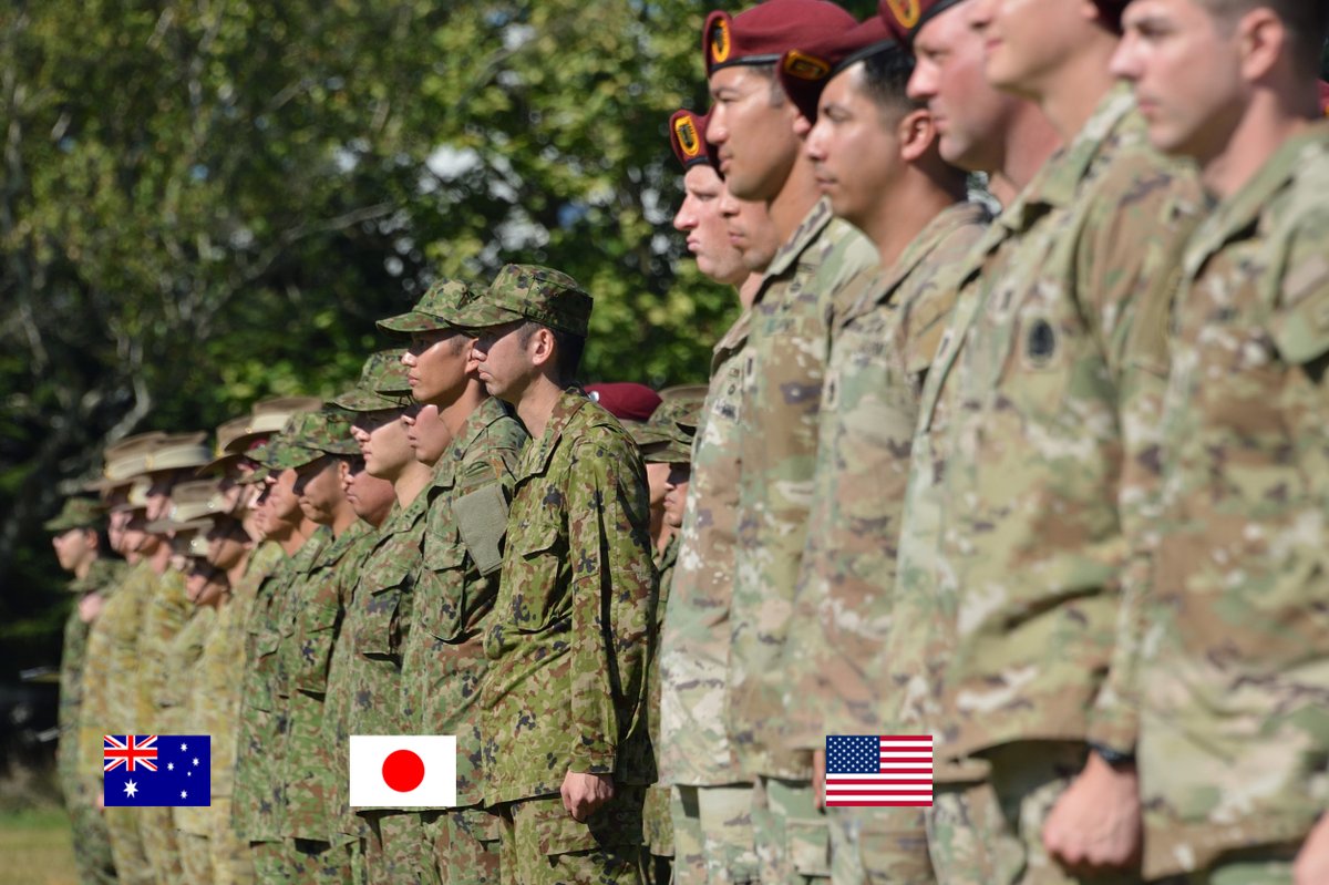 JGSDF_pr's tweet photo. 🇯🇵🇺🇸🇦🇺#陸上自衛隊 は、９月１７日、東千��駐屯地において、令和８年度米豪陸軍との実動訓練「#オリエント・シールド２６」（#OS26）の訓練開始式を実施しました。
陸自第１１旅団、米第１１空挺師団及び豪第１師団は、北海道の各演習場において共同戦闘訓練、共同ＣＢＲＮ対処訓練、共同兵站・衛生訓練、共同実弾射撃訓練等を実施し、作戦遂行能力の向上を図るとともに、更なる日米豪の連携強化を図ります。
ＣＢＲＮ:Chemical（化学）、Biological（生物）、Radiological（放射性物質）、Nuclear（核）兵器の頭文字