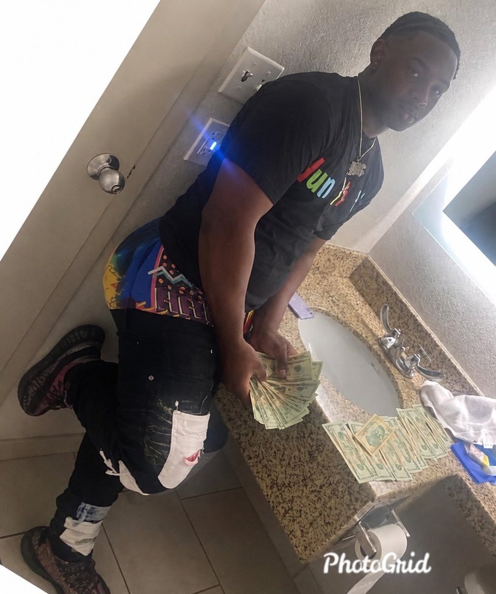 thugsaggers0912's tweet photo. Thick ass trade https://t.co/uEEYWKEOq1