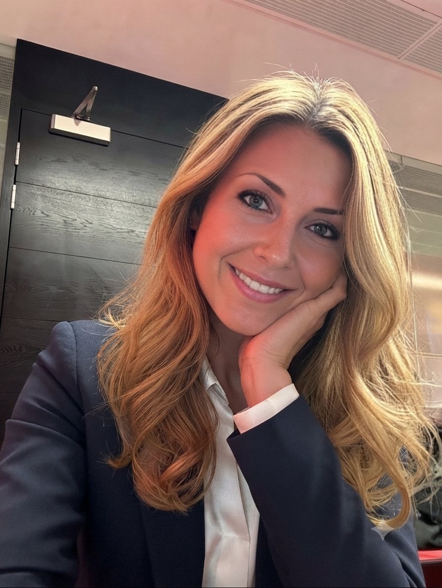 Jennifer55gt's tweet photo. I'm 63 today and this is me. No makeup, no filter, no filler, no lashes nothing just me. I think 63 isn't to bad. https://t.co/q3nY34GIyU