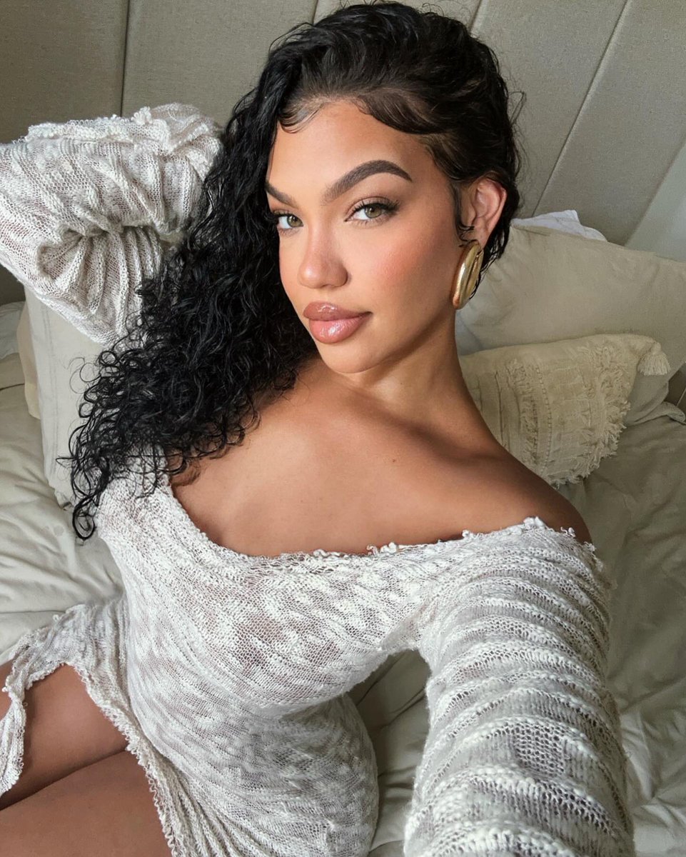 aishavip7's tweet photo. bless every room you enter. ✨ https://t.co/pUwPcwlNqf