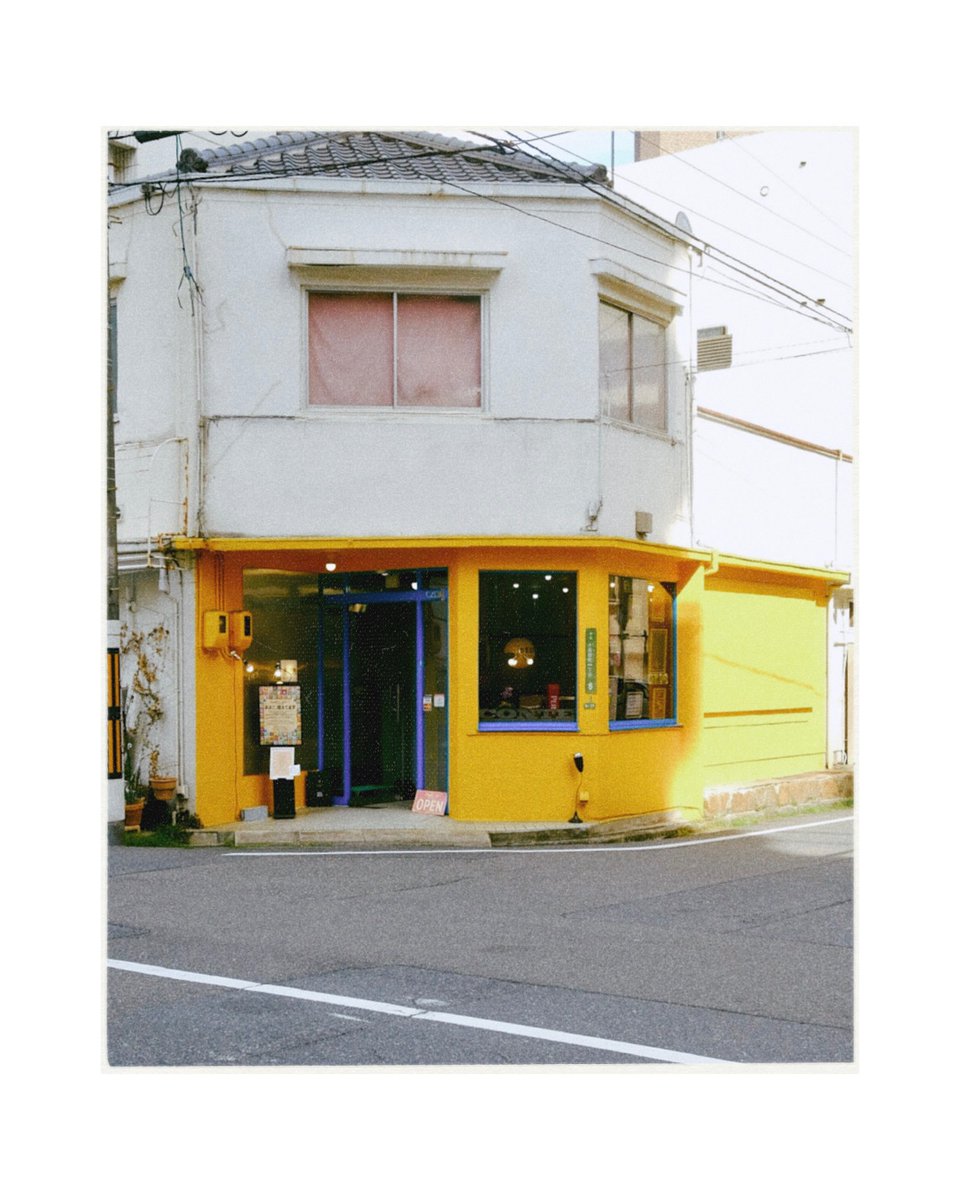 chasochimi's tweet photo. ビールとアートを楽しめる
広島市中区十日市の黄色いお店
THE CONTE(ザ コント)

今月のラインナップです🙏
お近くにご用の際はぜひお立ち寄りください😌

オープン　13:00〜
おやすみ　火曜日(不定休あり)

広島市中区十日市1-6-17 1F 
広電「十日市町駅」より徒歩約3分 https://t.co/F50b7BJnrJ