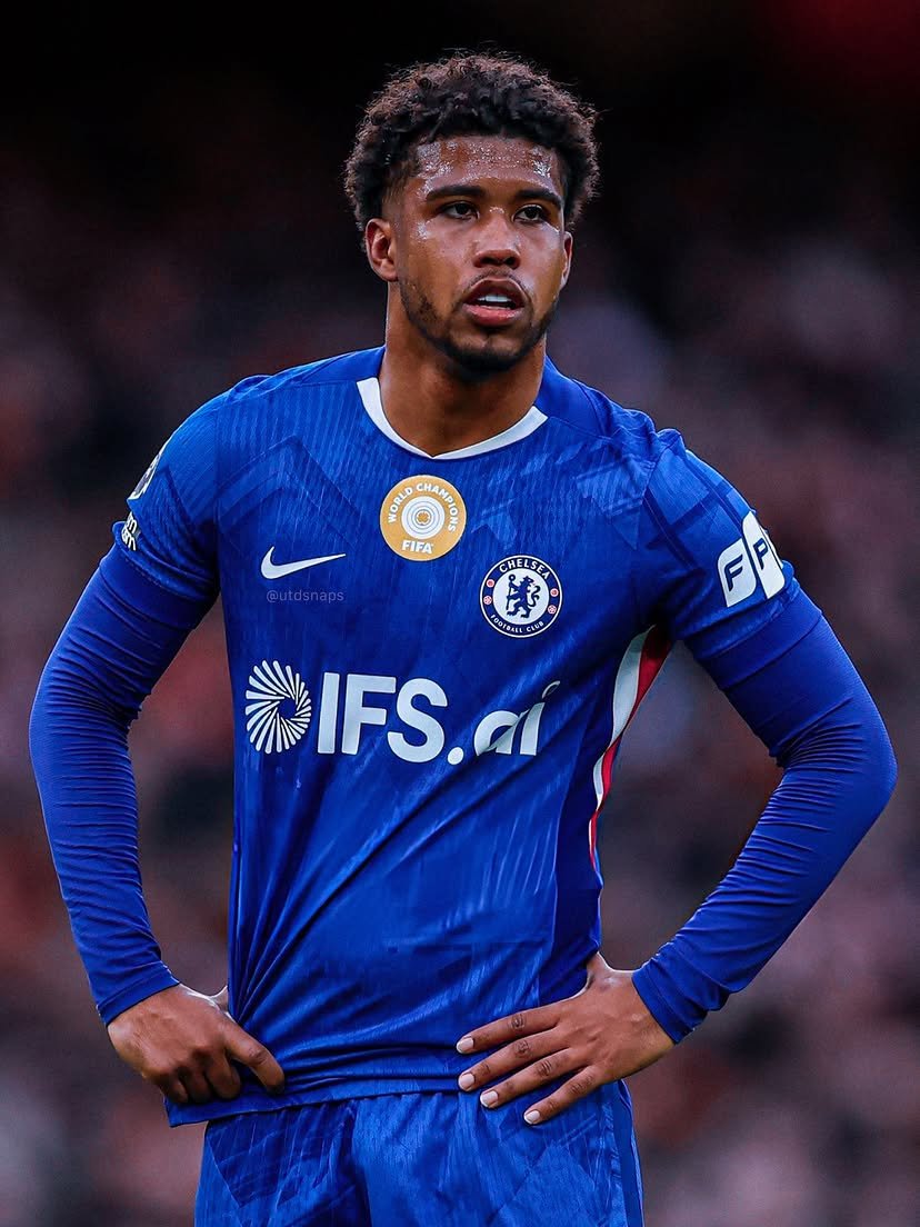 DoctourBrown's tweet photo. Leaving Chelsea for Manchester United is not an upgrade https://t.co/sa6BVaTJ7X