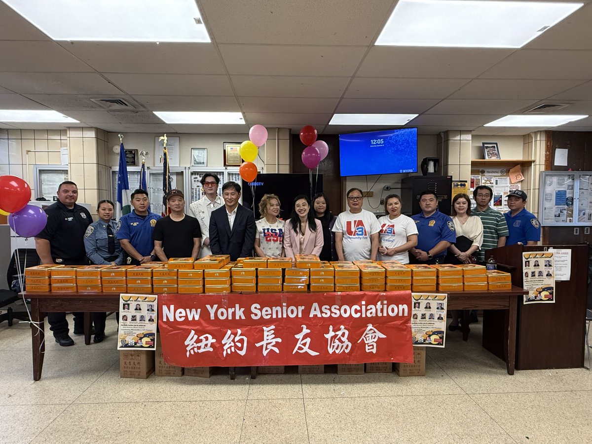 NYPD109Pct's tweet photo. Thank you to New York Senior Association, NYS Assemblyman Ron Kim, Councilwoman Sandra Ung, NYS Senator John Liu’s representative, UA3 &amp; Better Chinatown USA for bringing mooncakes to the 109th Precinct! We loved celebrating Mid-Autumn Festival (aka Moon Festival) together. 🥮✨ https://t.co/ocvMjXvvad
