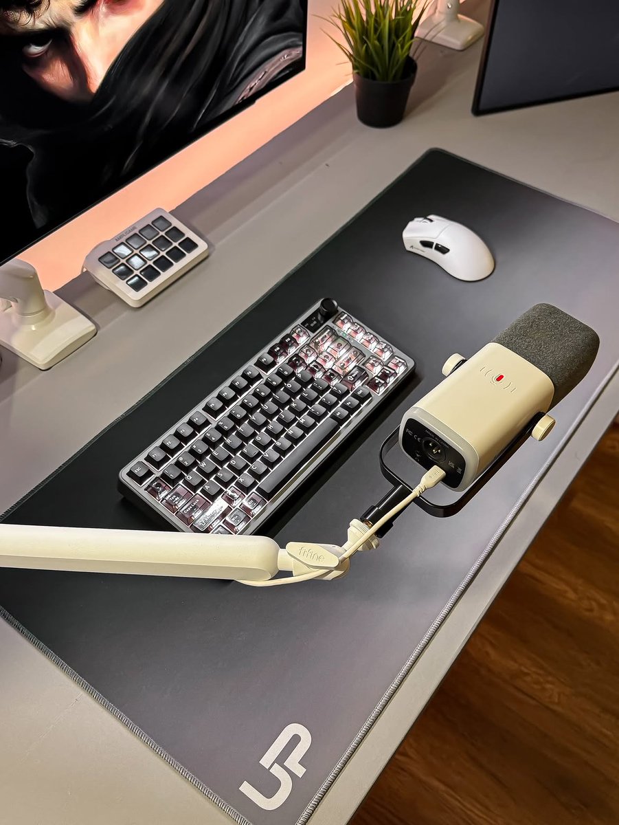 FIFINEMIC's tweet photo. 💛Eyes on the screen. Muscle memory on the arm.
⚡️FIFINE BM88 brings the mic to you - quietly, cleanly, instantly.
🏆Because ranked doesn’t wait for desk clutter.

📸IG: 560u https://t.co/vmLllaxqKN