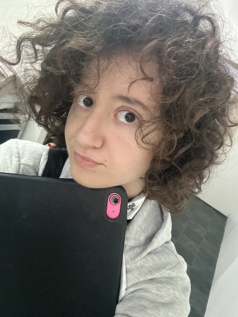 NomadVolpe's tweet photo. 6時間のトレーニングセッション、無事に終わった。
もうボロボロ……。

「どうやってここまで頑張り続けられるの？その原動力は何？」って、よく聞かれる。

私には分かってる。
私を前に進ませる燃料は――愛だ。❤️‍🔥 https://t.co/DzsCKPhf8U