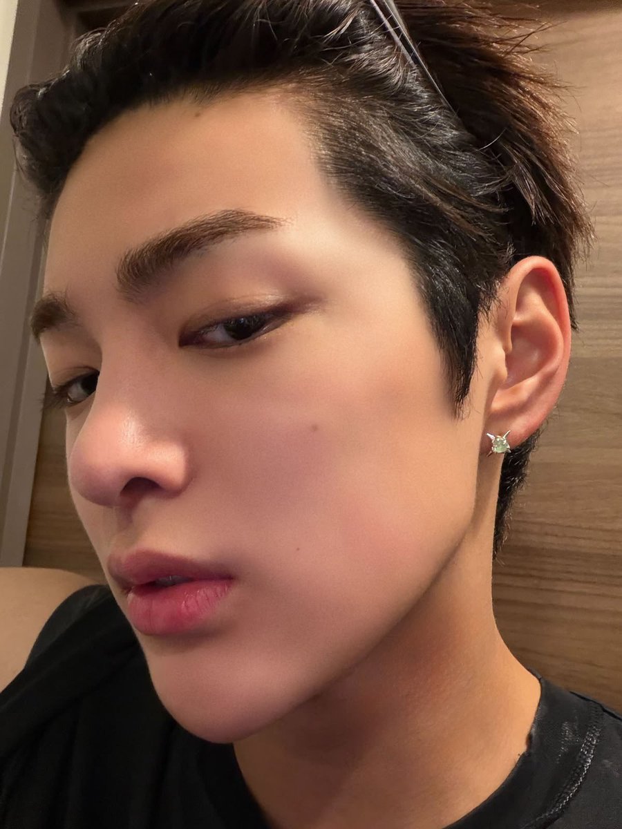 ahnkeonhopics's tweet photo. the close up keonho 🤏

#KEONHO #건호 https://t.co/F3QhAY3rEt
