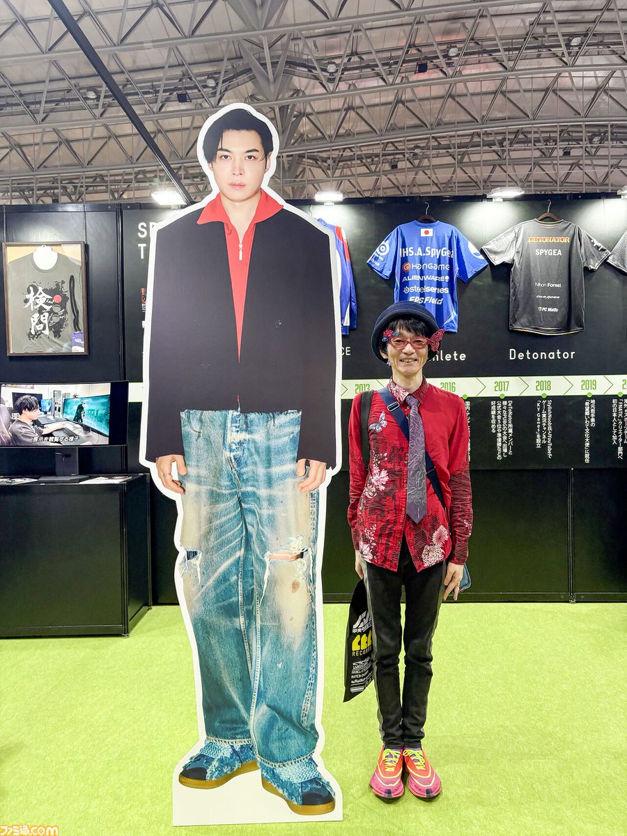 famitsu's tweet photo. SPYGEAがでかい【TGS2026】
https://t.co/Q08QmfUFsj

ストリーマーのSPYGEA氏が個人でブース出展しているというので見に行った。でかかった。 https://t.co/zJkkNRlN0q
