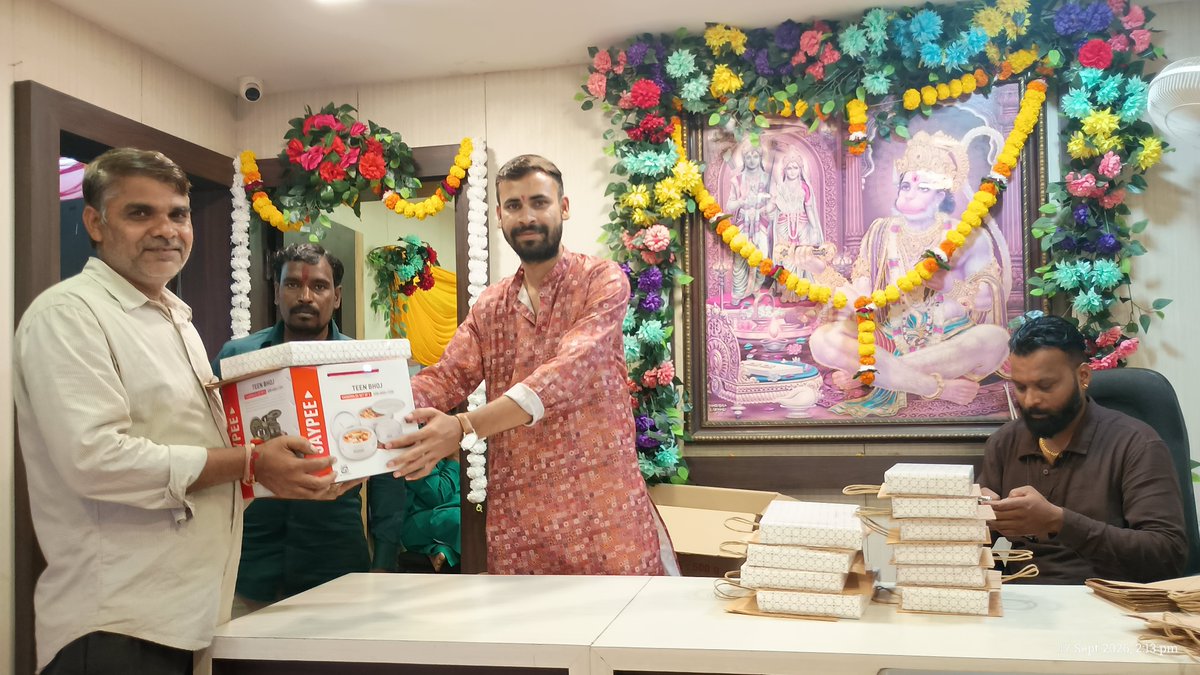 RajkumarBaruaa's tweet photo. ‼️शुभ विश्वकर्मा पूजन ‼️

जहाँ कल्पना को आकार मिलता है,
जहां हुनर में सृजन की शक्ति होती है,
वहीं विराजते हैं भगवान विश्वकर्मा.
शिल्प,श्रम और सृजन को नमन.
भगवान श्री विश्वकर्मा जयंती की शुभकामनाएं .. https://t.co/quSXnQ1vLT