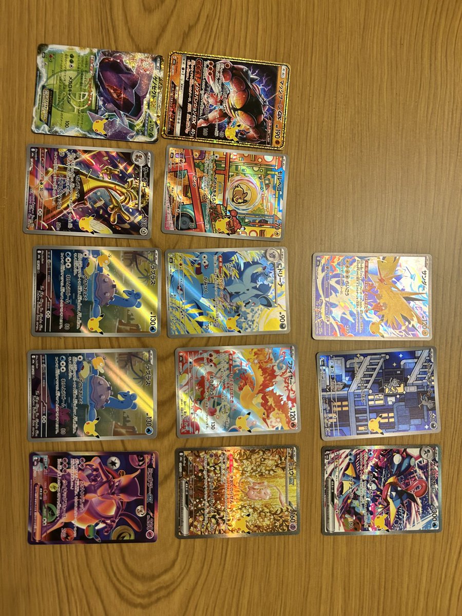 PoooH___8's tweet photo. ポケカ30th二箱でこれ出て大勝ち https://t.co/5OV0LInuRT