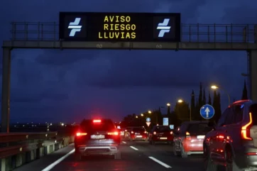 PlinioElGuapo's tweet photo. Llevan 24h bombardeando con que hay activo aviso naranja (RIESGO IMPORTANTE)
Tv, radio, prensa escrita, RRSS, apps, cartelería, paneles DGT...
Pero aun así, si no te mandan un mensajito al móvil eres incapaz de tomar decisiones tu solo.
Hemos creado ciudadanos disfuncionales https://t.co/TEshC9gbLg