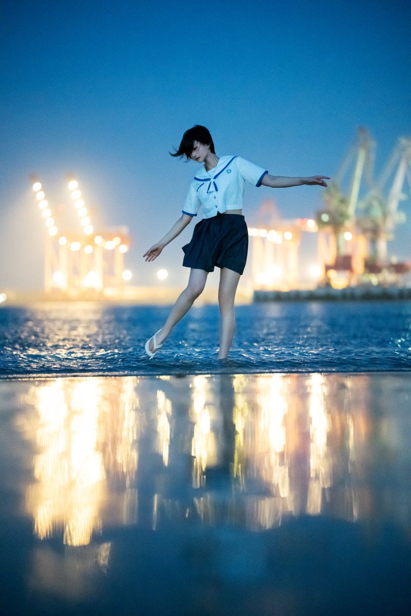komoshuai's tweet photo. 日が暮れても水の中を走り回ってぐるぐる回っていた。∑(ﾟДﾟ) https://t.co/Rtyaam46A7
