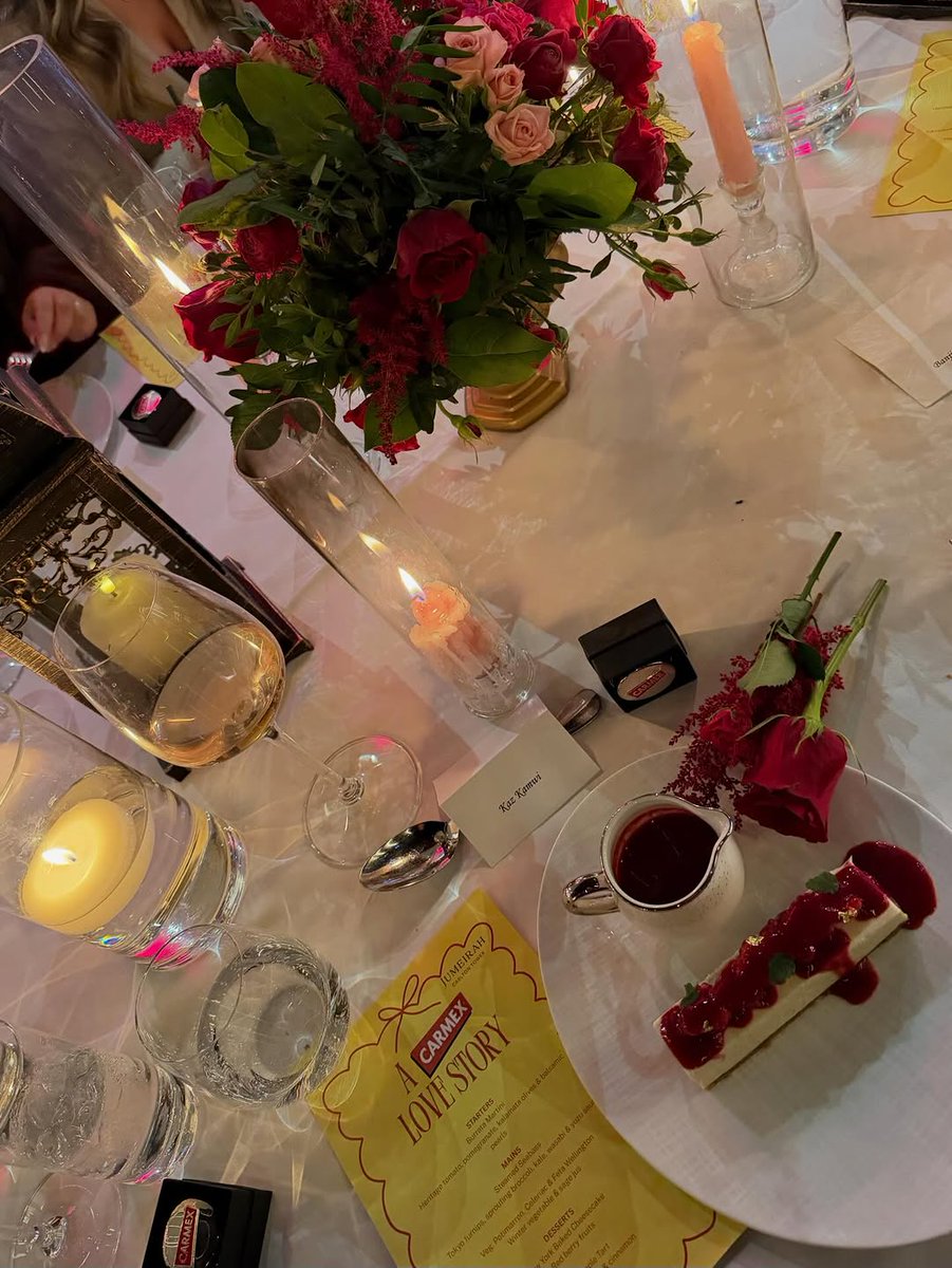 kazkamwi's tweet photo. in good company 💋🥂🍝🥀🌙 https://t.co/nYfcHu9S76