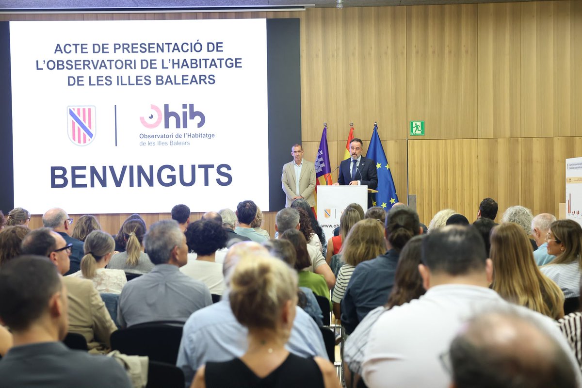 COAATMCA's tweet photo. 📌 El secretari del COAAT Mallorca, Miquel Bouzas, ha assistit avui a la presentació de l’Observatori de l'Habitatge de les Illes Balears i la seva pàgina web amb més de vint indicadors sobre el mercat de l'habitatge a les Illes.
+ℹ️👉🏻 https://t.co/bPUF9od7kI https://t.co/FG6JNOfMrG