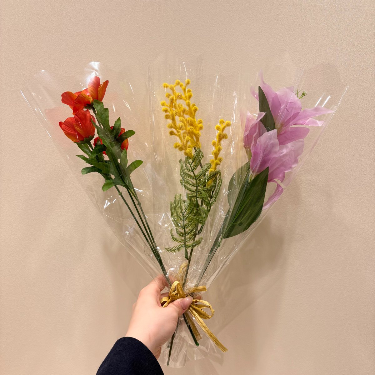 wavecontact's tweet photo. ／ 
レンズアップル新宿（@lensapple_sjk）にて花咲くプレゼント🏵️
＼  

9月21～24日の4日間限定で、 店頭で対象商品をご購入の方へ、ポピー/ミモザ/リリーのお花を先着順でプレゼント🎁
お近くにお越しの際は、ぜひ新宿店へお立ち寄りください💨

#WAVEコンタクト https://t.co/6HW7JpUZLm
