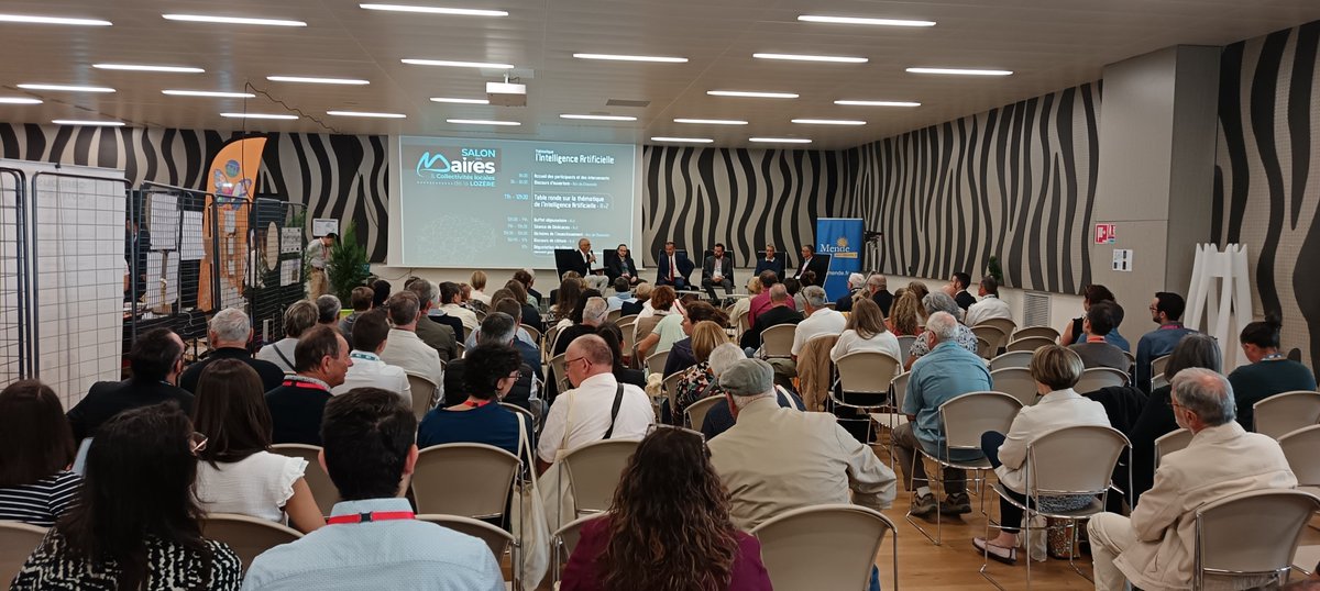 CDG_48's tweet photo. Salon des Maires et des collectivités locales de la Lozère.
La table ronde sur l'intelligence artificielle se poursuit avec les enjeux locaux de l'arrivée progressive de l'IA dans l'ensemble des secteurs de la vie. https://t.co/wgyicH0JrE