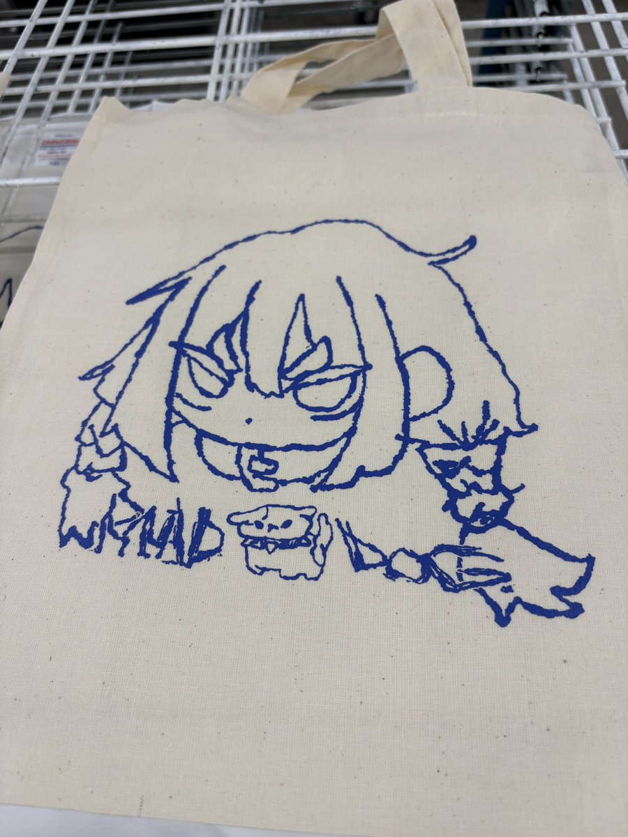 0illllill's tweet photo. 少しだけあった過去アイテムと新作のTシャツ(オーバーサイズと、₹˝ｬʓTeeをご用意)をお預けしています。
会場で新作をお買い物いただいた方には、先着でTシャツと同じ柄で写真のミニショッパーをお渡しします！
ぜひいらしてください！ https://t.co/itAGkUMDmy
