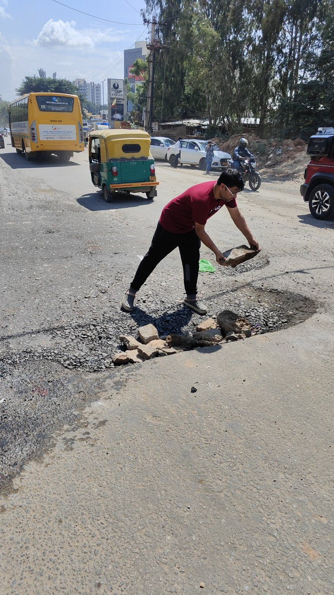 IndianCitizen80's tweet photo. SH35:
Today,Varthur residents got fed up and started filling deep potholes with bare hands, without any gloves, equipments. just Using the stones
@GBAChiefComm @GBAChiefComm @BECCUPDATES @MALimbavali @krishnabgowda please use our tax money and get SH35 potholes patched. https://t.co/cqJ6sdcykg