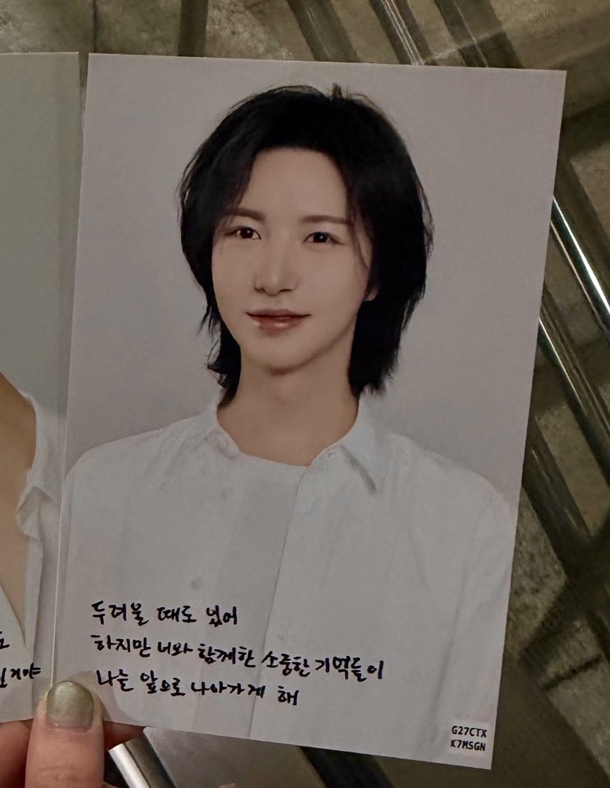 Nvhrj23's tweet photo. 🦊💭 Kadang-kadang aku juga ngerasa takut, tapi kenangan berharga yang udah kita bagi sama sama selalu ngasih aku kekuatan buat terus melangkah maju.

NEO DIMENSION POP UP POSTCARD 
#RENJUN #런쥔 #黄仁俊 #ロンジュン #เหรินจวิ้น https://t.co/rkyegaAcSS