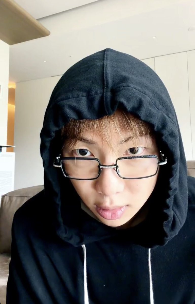BTStoleMyTidies's tweet photo. JOON MORNING GUYS 💜 https://t.co/KENYcQU7c6