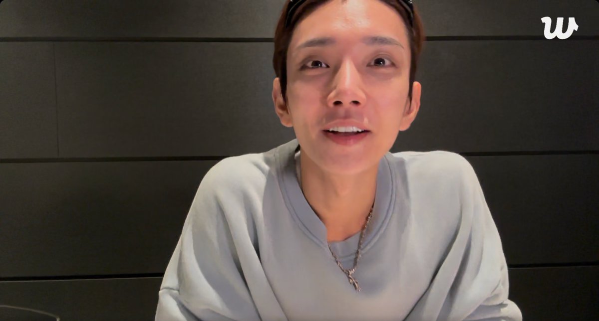 updatingsvt's tweet photo. [LIVE] 260917 JOSHUA is live on WEVERSE!

🔗 https://t.co/CdYEqVrtID
🔗 https://t.co/MSJSdheQJN

#JOSHUA #조슈아 https://t.co/89ppgTvZYZ