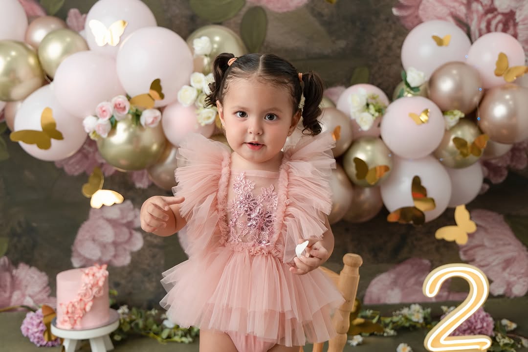 karlybustillo's tweet photo. Feliz cumpleaños a nuestra princesa Nasya 💗 2 años desde que llegaste a este mundo a llenarlo de felicidad y amor hoy ya eres toda una niñita 🥹💕 no sabes cuánto te amamos y lo afortunados que somos de ser tus papás; gracias Diosito por darnos la opor... https://t.co/bkWrhfoJd7
