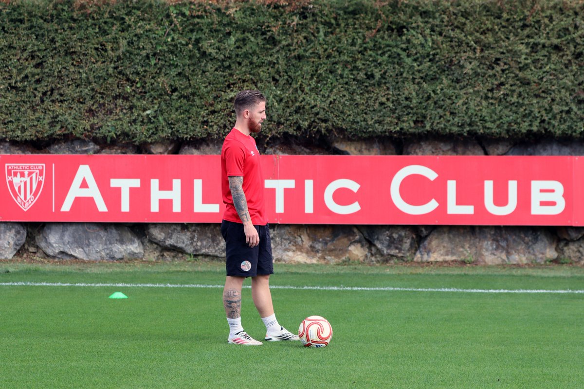 SalamancaCFUDS's tweet photo. Un 🦁 en Lezama 🤍🖤

@IkerMuniain10 https://t.co/ZJVuEzp3jo