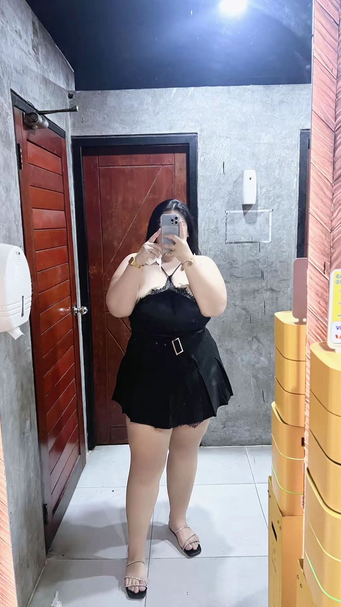 Kenjilick's tweet photo. 不知道槟城北海有没有这类型的女生，我最喜欢这体型的…看了都升旗 https://t.co/PKyzsBndFb
