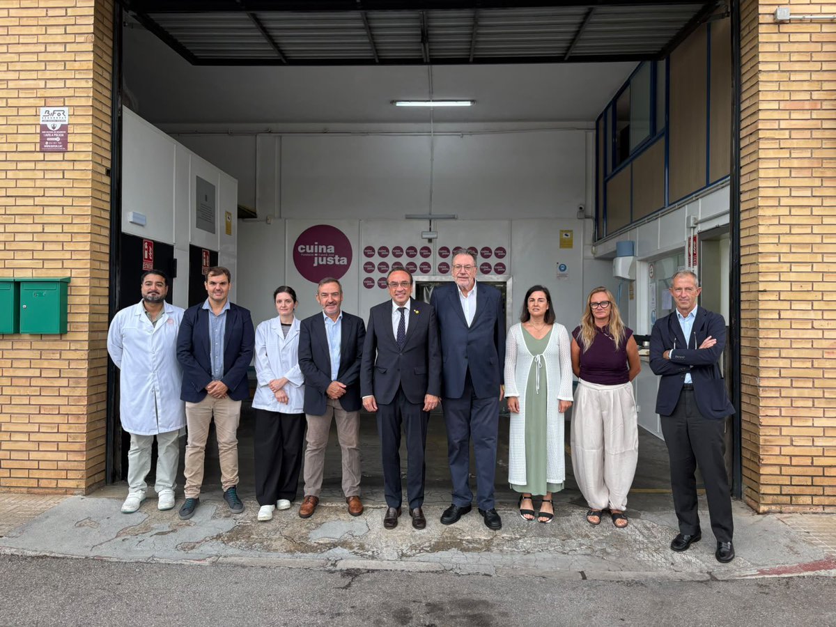 joseprull's tweet photo. De la mà de la Fundació Cassià Just, a Sant Boi de Llobregat, hem conegut la tasca de Cuina Justa, un projecte d'economia social que, des de fa 30 anys, obre oportunitats laborals i de vida a persones amb discapacitat intel·lectual, problemes de salut mental o risc d'exclusió. https://t.co/KdyuaIuKz5