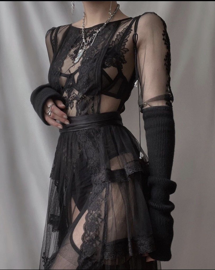 crimsonheirloom's tweet photo. this has such a dark romantic feel to it. delicate lace, layered details, and just enough drama to make the whole look feel like a story https://t.co/MCGjK93nRd