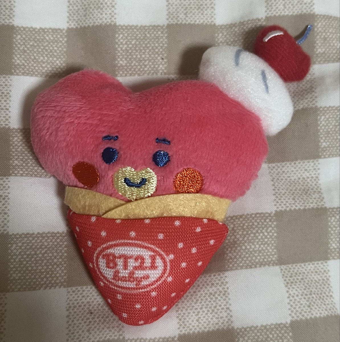 agm0901_b's tweet photo. BT21交換ファミリーマート BT21
ぬいぐるみバッジキーホルダー

譲）TATA
求）COOKY

よろしくお願いします🙇 https://t.co/G3DMCtrVmB