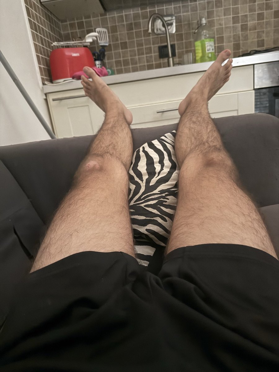 simonepadrone's tweet photo. Buongiorno a tutti schiavetti, chi è pronto a farsi drenare oggi? https://t.co/ChIv8dKRMQ