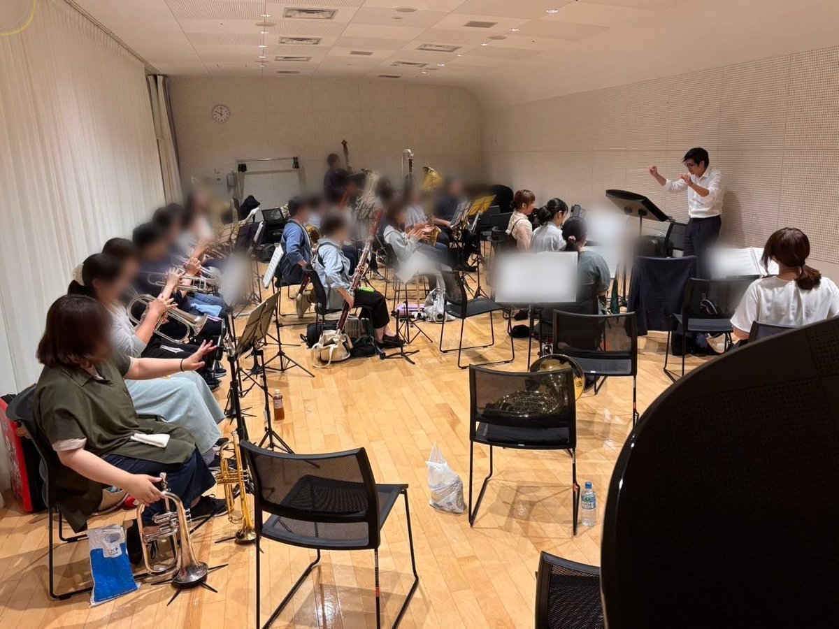 Serendipitywind's tweet photo. 【#セレン吹 練習レポート✍🏻①】

先日は木管・金管トレーナーによる合奏を行いました🎶

木管合奏では第1部、第2部の曲を取り上げ、リズム感・ビート感を確認、
金管合奏では戦闘曲を中心に、音の切り方やフレーズ感を丁寧にご指導いただきました✨

本番に向けて、さらに音楽の表現を深めています✊ https://t.co/HUHOsnUeCR